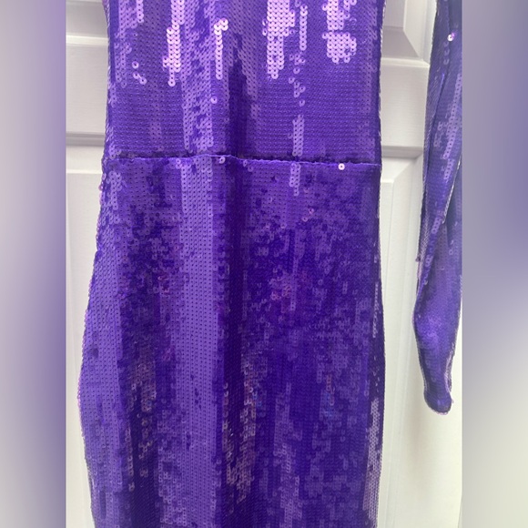 LaQuan Smith Sequin Mock Neck Long Sleeve Cutout Column Gown - Picture 7 of 12